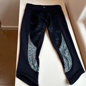 Lululemon Blue Camo & Blue Flower Leggings 20"- Size 6 - Rare Pattern!
